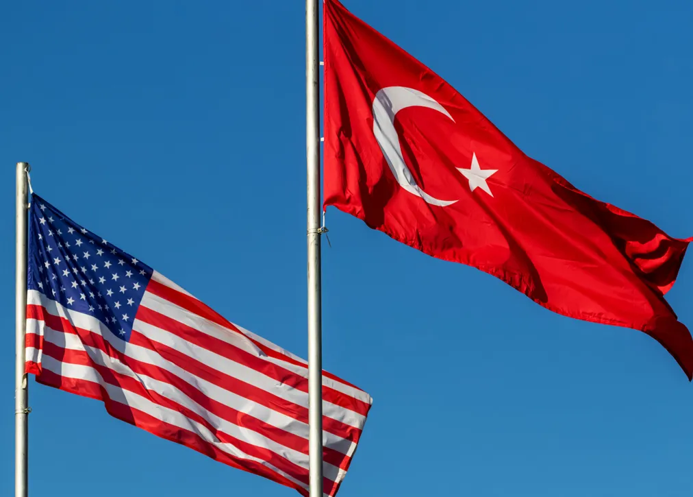 How do Dental Implant Clinics, Prices, Pros, and Cons in the USA Compare to Those in Turkey?